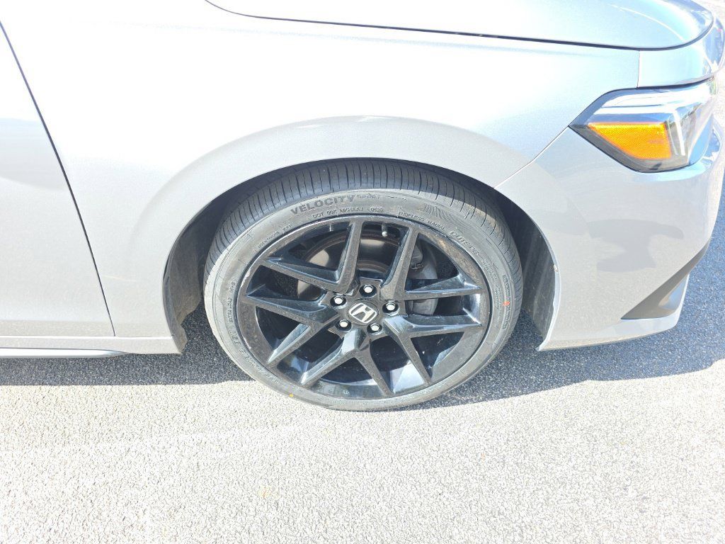 Used 2023 Honda Civic Sport image 9