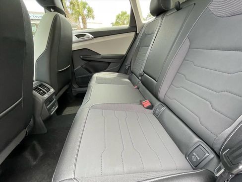 New 2026 Volkswagen Taos SE FWD image 4
