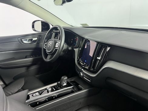 Used 2025 Volvo XC60 B5 Plus image 30