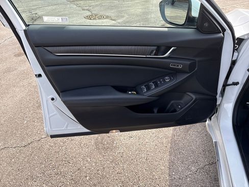 Used 2022 Honda Accord Touring image 10