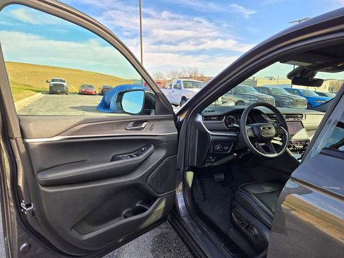 New 2025 Jeep Grand Cherokee Limited image 11