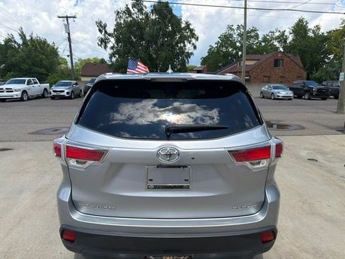 Used 2015 Toyota Highlander XLE AWD/4WD image 6