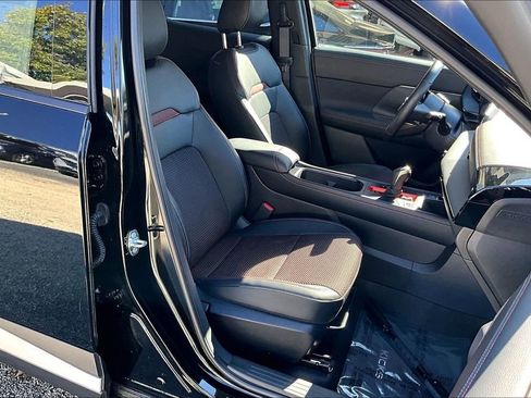 Used 2025 Nissan Kicks SR image 8