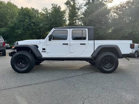 Used 2020 Jeep Gladiator Sport AWD/4WD image 2