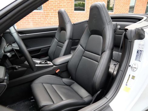 Used 2025 Porsche 911 Carrera RWD image 20