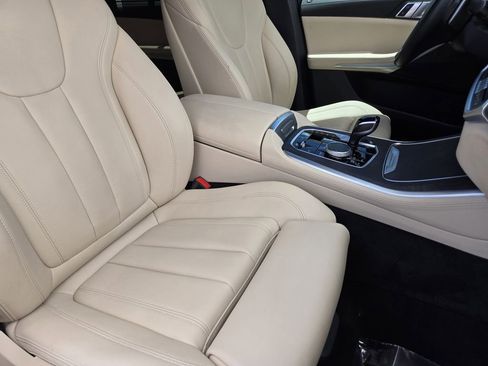 Used 2022 BMW X5 xDrive45e w/ Climate Comfort Package AWD/4WD image 15