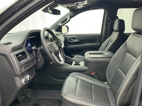 Certified 2022 GMC Yukon SLT w/ SLT Luxury Package image 5