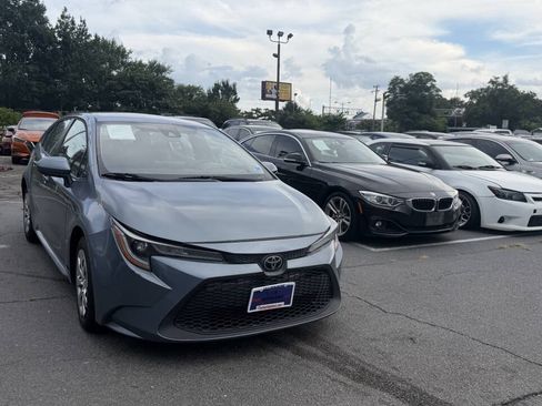 Used 2020 Toyota Corolla LE FWD image 16