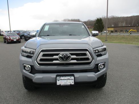 Used 2021 Toyota Tacoma Limited image 2