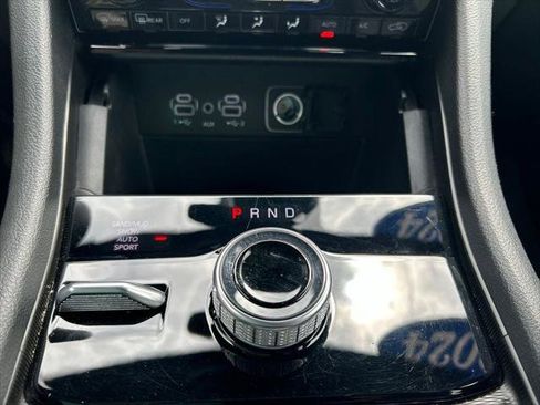Certified 2024 Jeep Grand Cherokee Limited AWD/4WD image 28