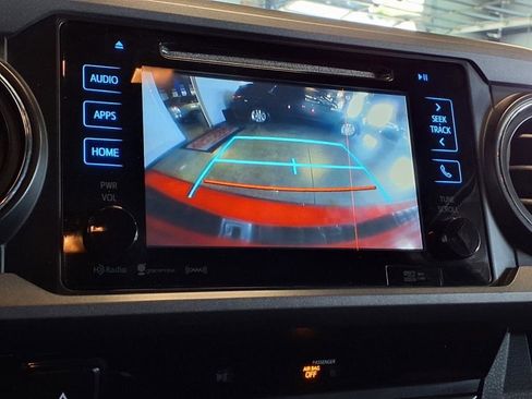 Used 2016 Toyota Tacoma TRD Sport image 21