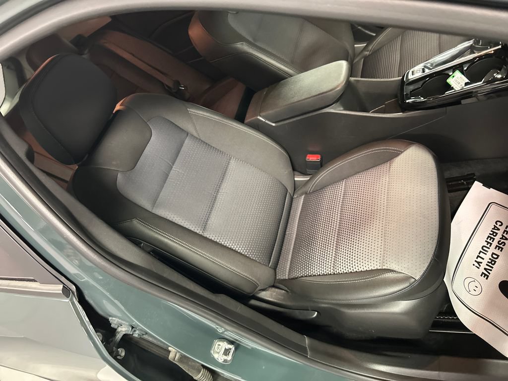 Used 2025 Chevrolet Trax LT FWD image 23