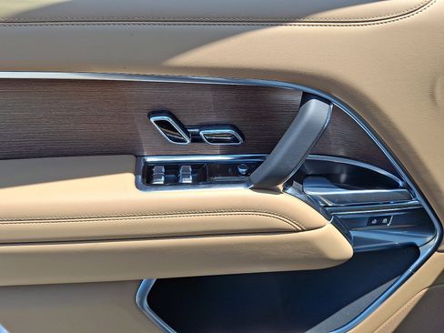 New 2025 Land Rover Range Rover SE image 4