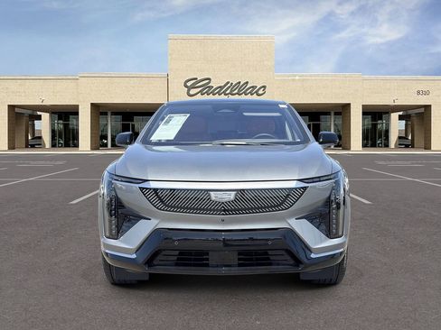 Used 2025 Cadillac Optiq Luxury 2 AWD/4WD image 2