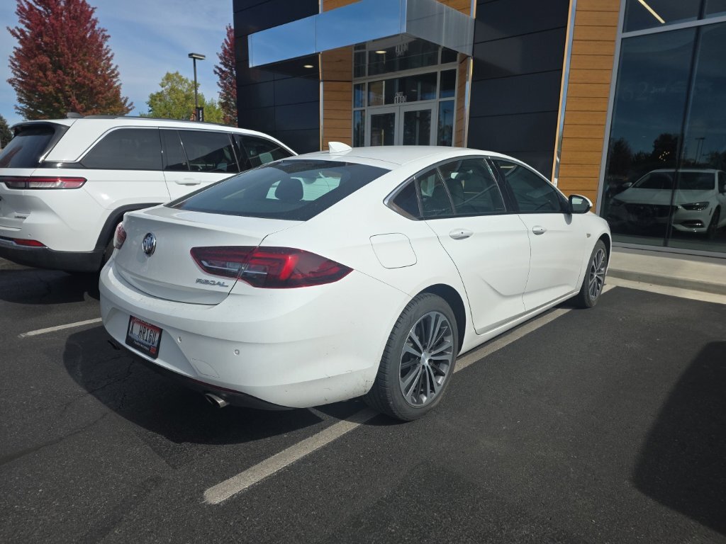 Used 2019 Buick Regal Preferred w/ Driver Confidence Package I FWD image 4