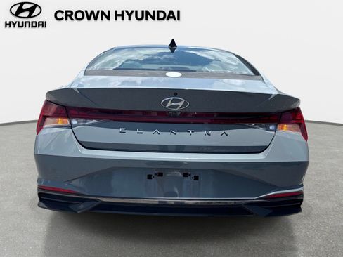 Used 2022 Hyundai Elantra SEL w/ Convenience + Premium Package FWD image 4