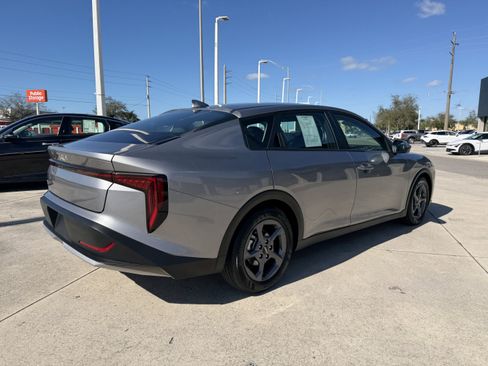 Certified 2025 Kia K4 LXS image 4