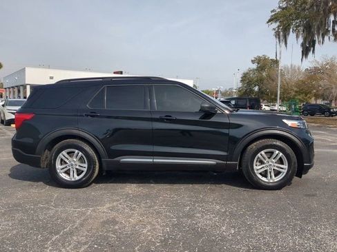 Used 2021 Ford Explorer XLT image 3