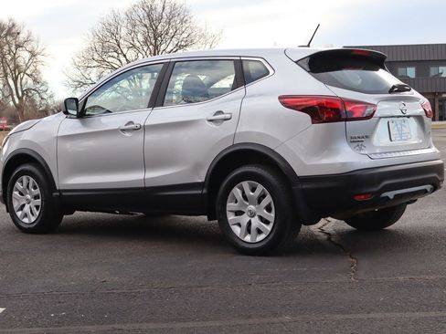 Used 2018 Nissan Rogue Sport S image 7