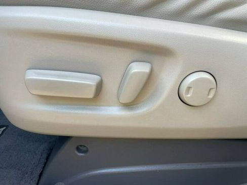 Used 2011 Toyota Sienna XLE FWD image 18
