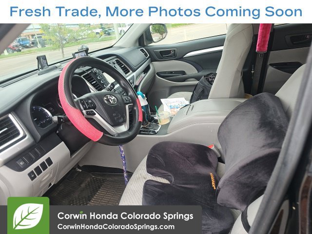 Used 2017 Toyota Highlander LE AWD/4WD image 9