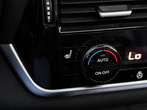 Used 2022 Nissan Rogue SV w/ SV Premium Package image 51