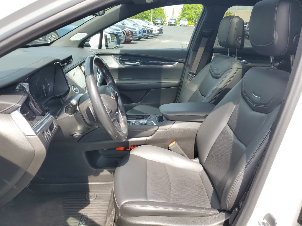 Certified 2023 Cadillac XT5 Premium Luxury w/ LPO, Floor Liner Package FWD image 5