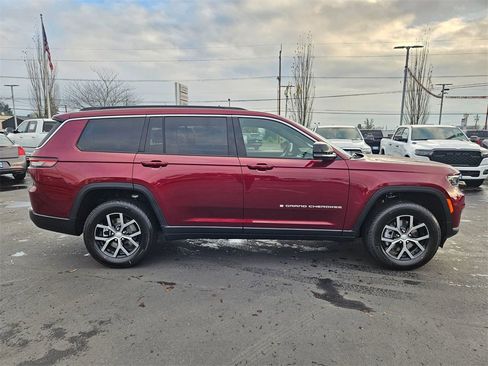 New 2025 Jeep Grand Cherokee L Limited w/ Trailer Tow Package image 7