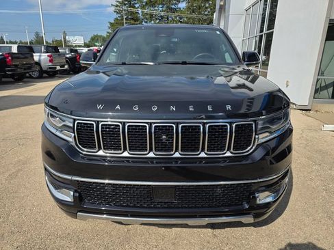 Used 2024 Jeep Wagoneer Series III w/ Premium Group I AWD/4WD image 2