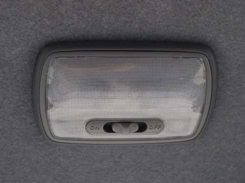 Used 2020 Isuzu NPR image 18