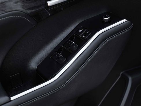 Used 2021 Toyota Highlander Platinum image 45