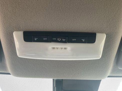 Used 2025 Nissan Versa SV FWD image 16