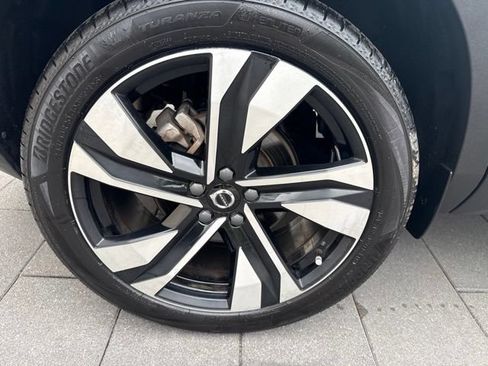 Used 2023 Volvo XC40 B5 Plus w/ Protection Package Premier AWD/4WD image 9