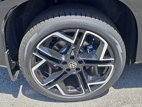 New 2026 Volkswagen Tiguan SEL R-Line AWD/4WD image 3