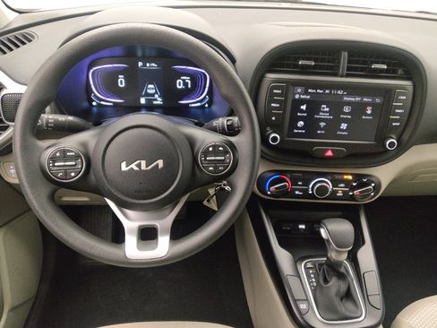 Used 2025 Kia Soul LX image 22