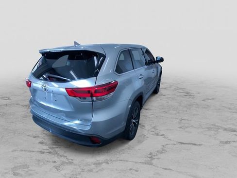 Used 2019 Toyota Highlander Plus w/ Phone Cable & Charge Package image 11