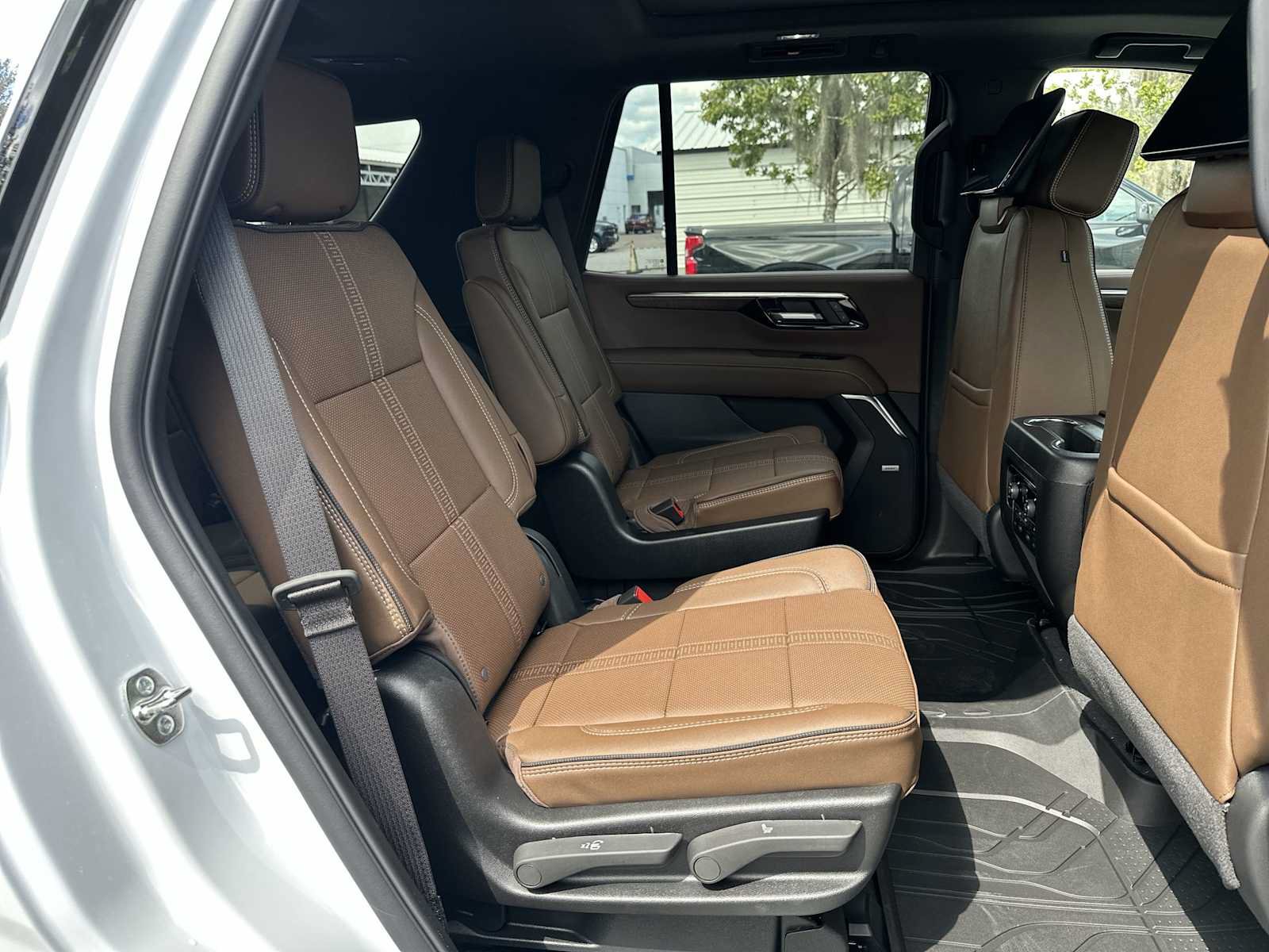 New 2027 Chevrolet Tahoe High Country AWD/4WD image 18