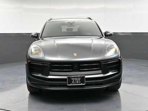 Certified 2025 Porsche Macan image 11