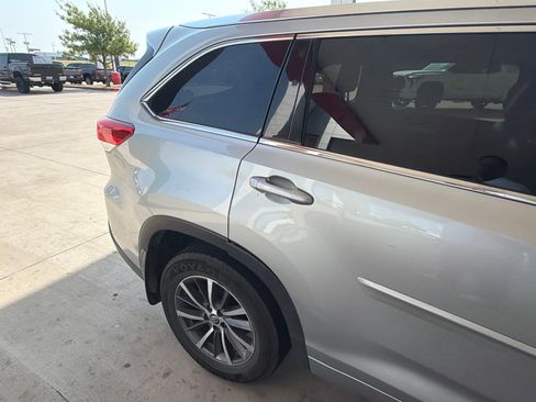 Used 2018 Toyota Highlander XLE w/ Protection Package #3 AWD/4WD image 14