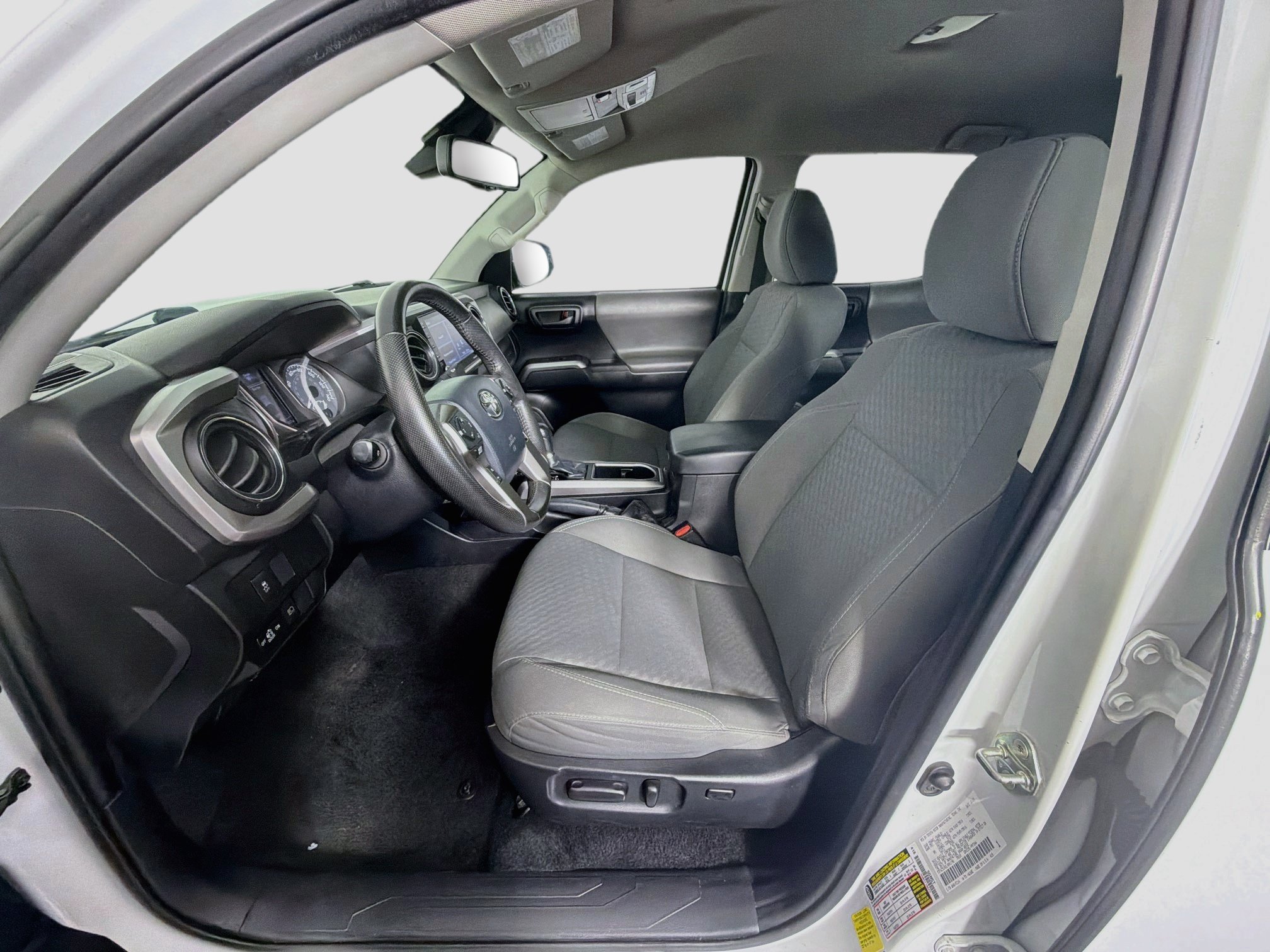 Used 2020 Toyota Tacoma SR5 RWD image 13