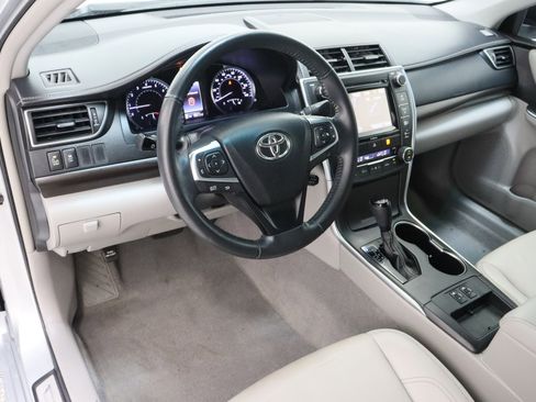 Used 2016 Toyota Camry XLE w/ Moonroof Package FWD image 13