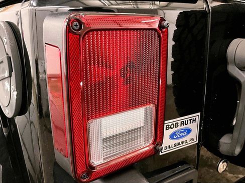 Used 2016 Jeep Wrangler 75th Anniversary image 29