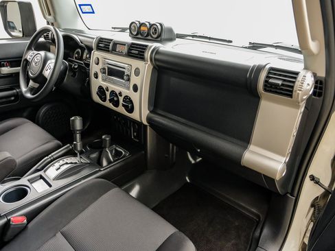 Used 2012 Toyota FJ Cruiser 4WD image 13