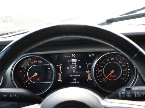 Used 2018 Jeep Wrangler Unlimited Sahara AWD/4WD image 19
