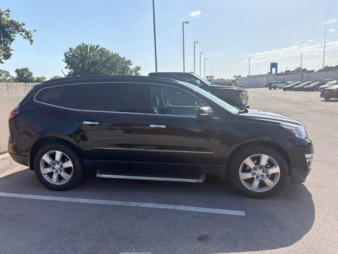 Used 2017 Chevrolet Traverse Premier FWD image 4