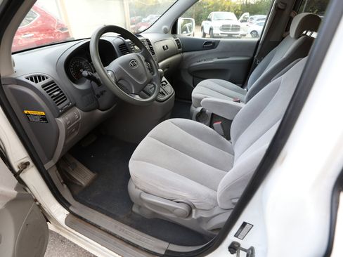 Used 2008 Kia Sedona LX image 16