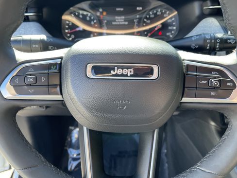 Used 2024 Jeep Compass Latitude AWD/4WD image 19