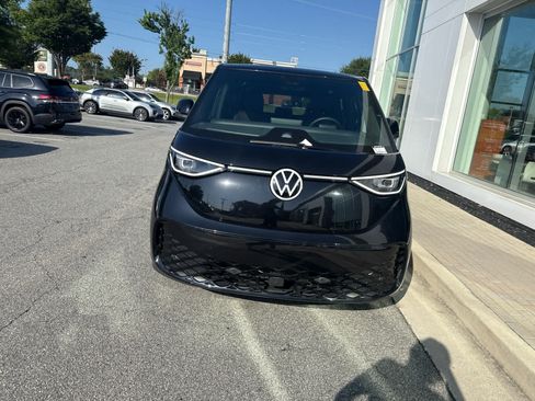 Used 2025 Volkswagen ID. Buzz Pro S RWD image 3