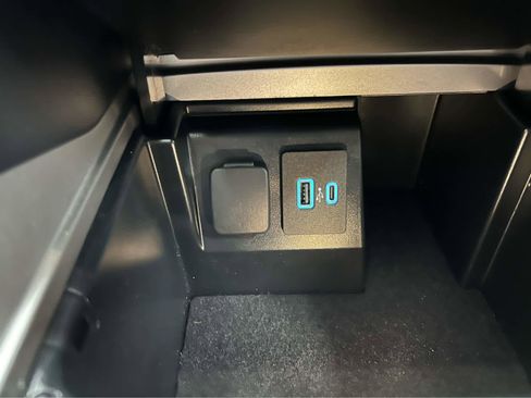 Used 2021 Ford Explorer XLT w/ Equipment Group 202A image 23