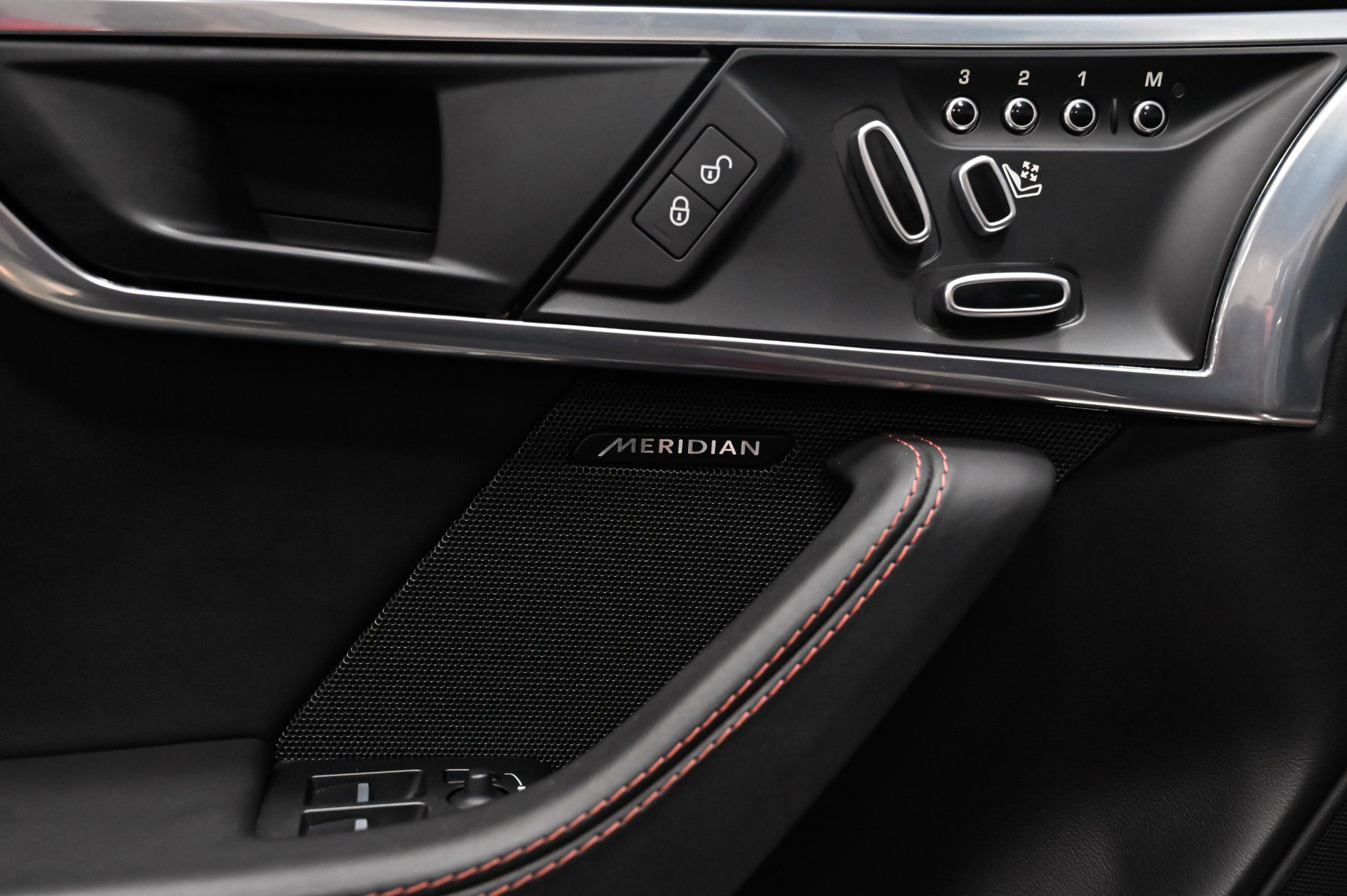 Used 2020 Jaguar F-TYPE Convertible RWD image 35